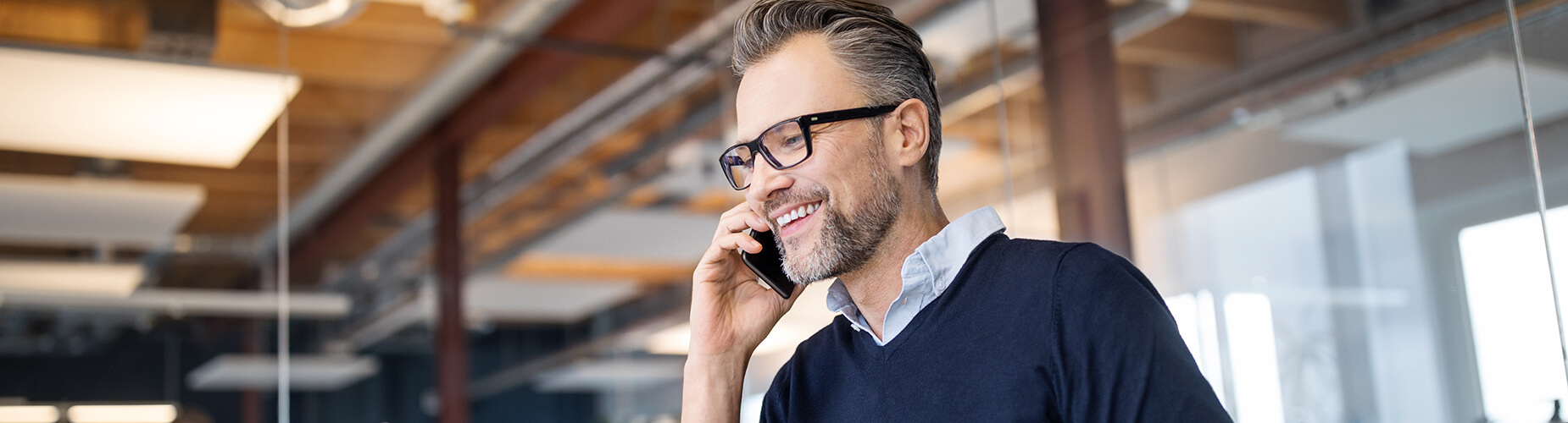 Mann am Telefon
